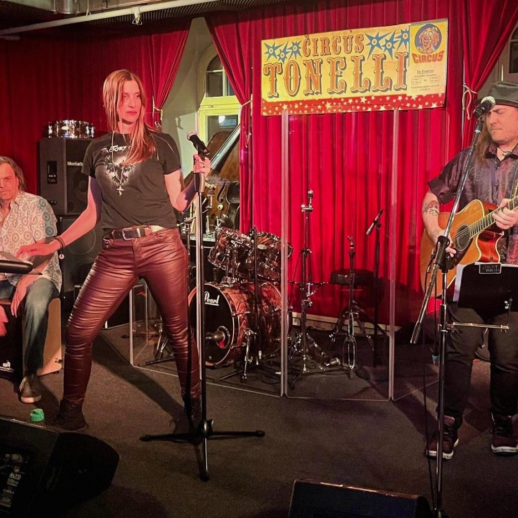 JBu live im Tonellis