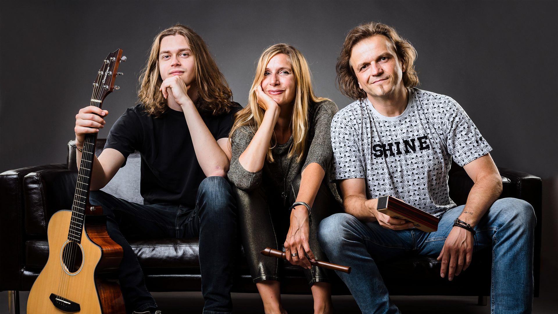 JustBrill!-unplugged Promofoto gross